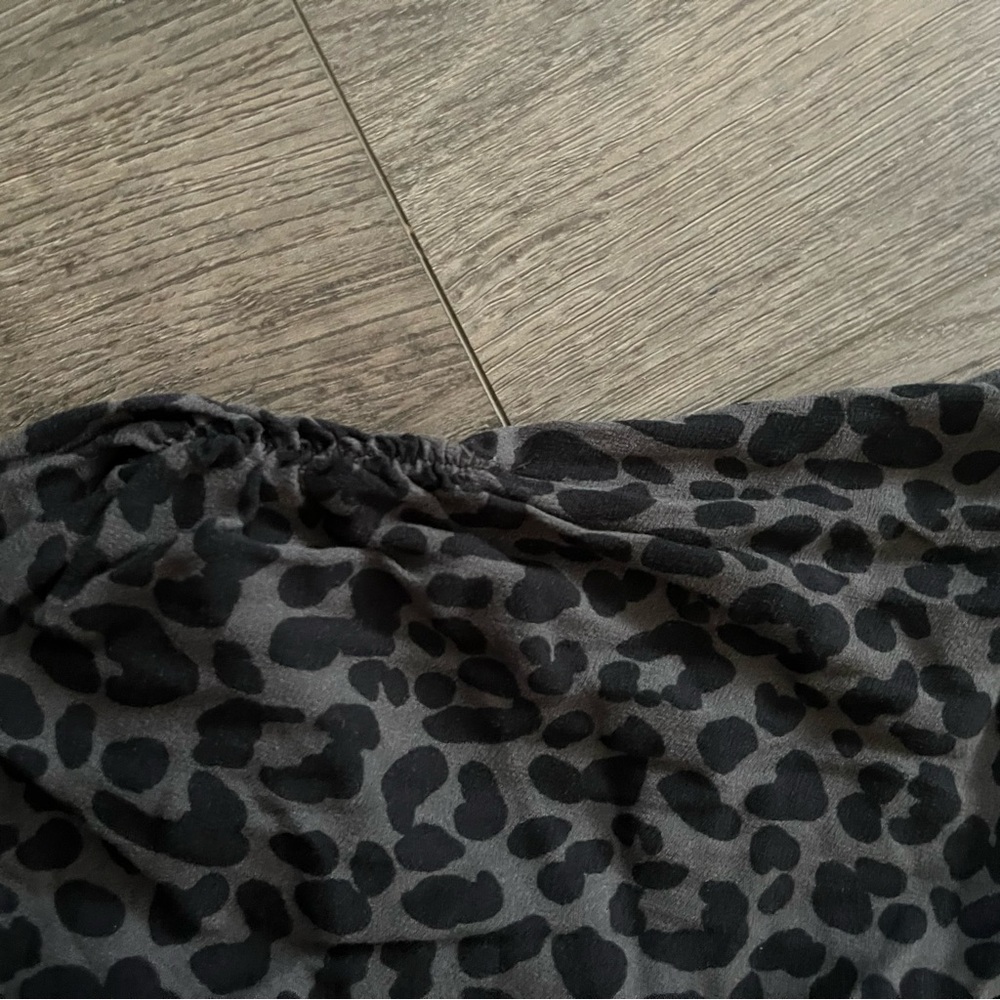 Torrid Leopard Print Ruched Sleeve Crepe Keyhole Back Blouse Size 5X - Picture 6 of 11